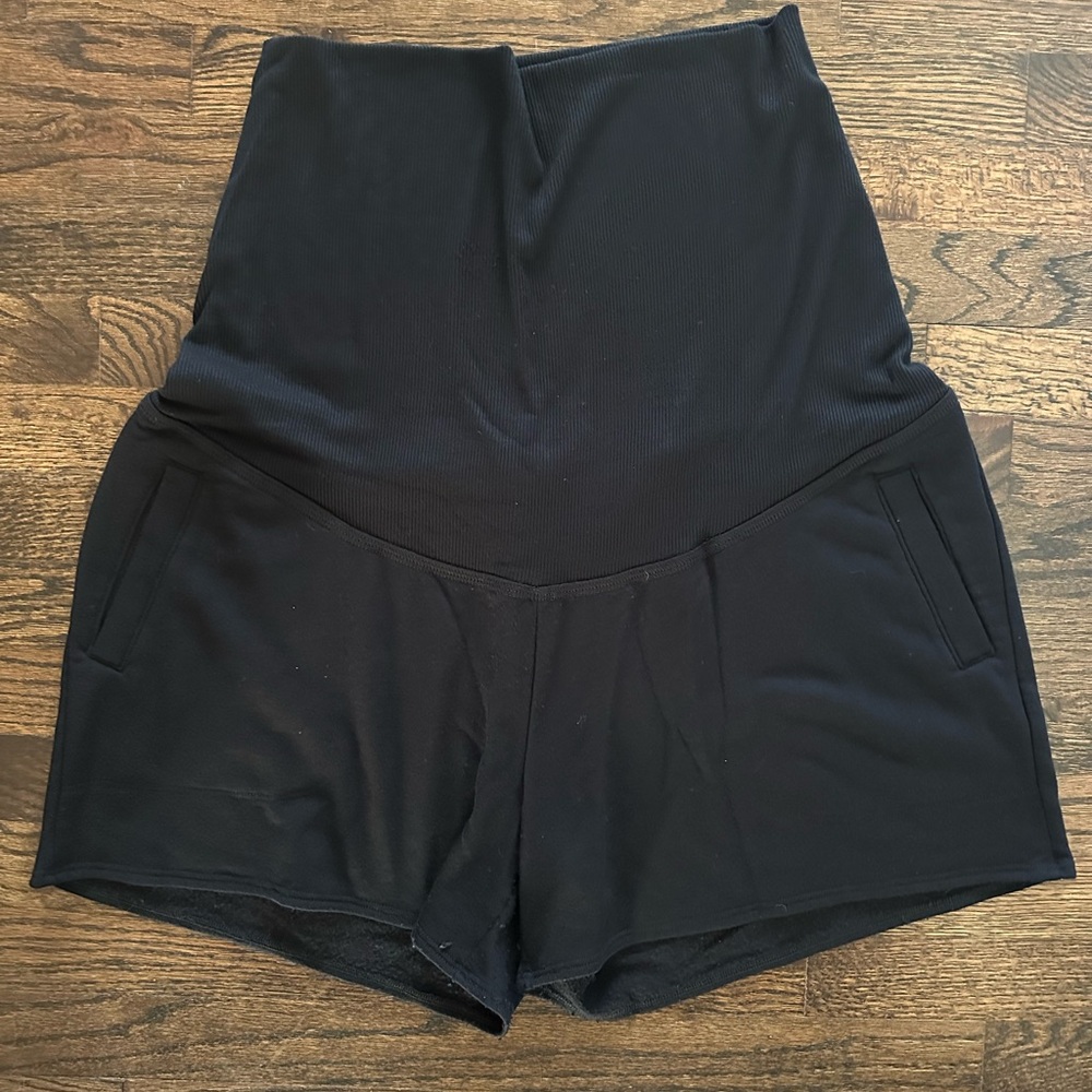 Beyond Yoga Black Cozy Fleece Fold Over Maternity Shorts Size Large The Bump